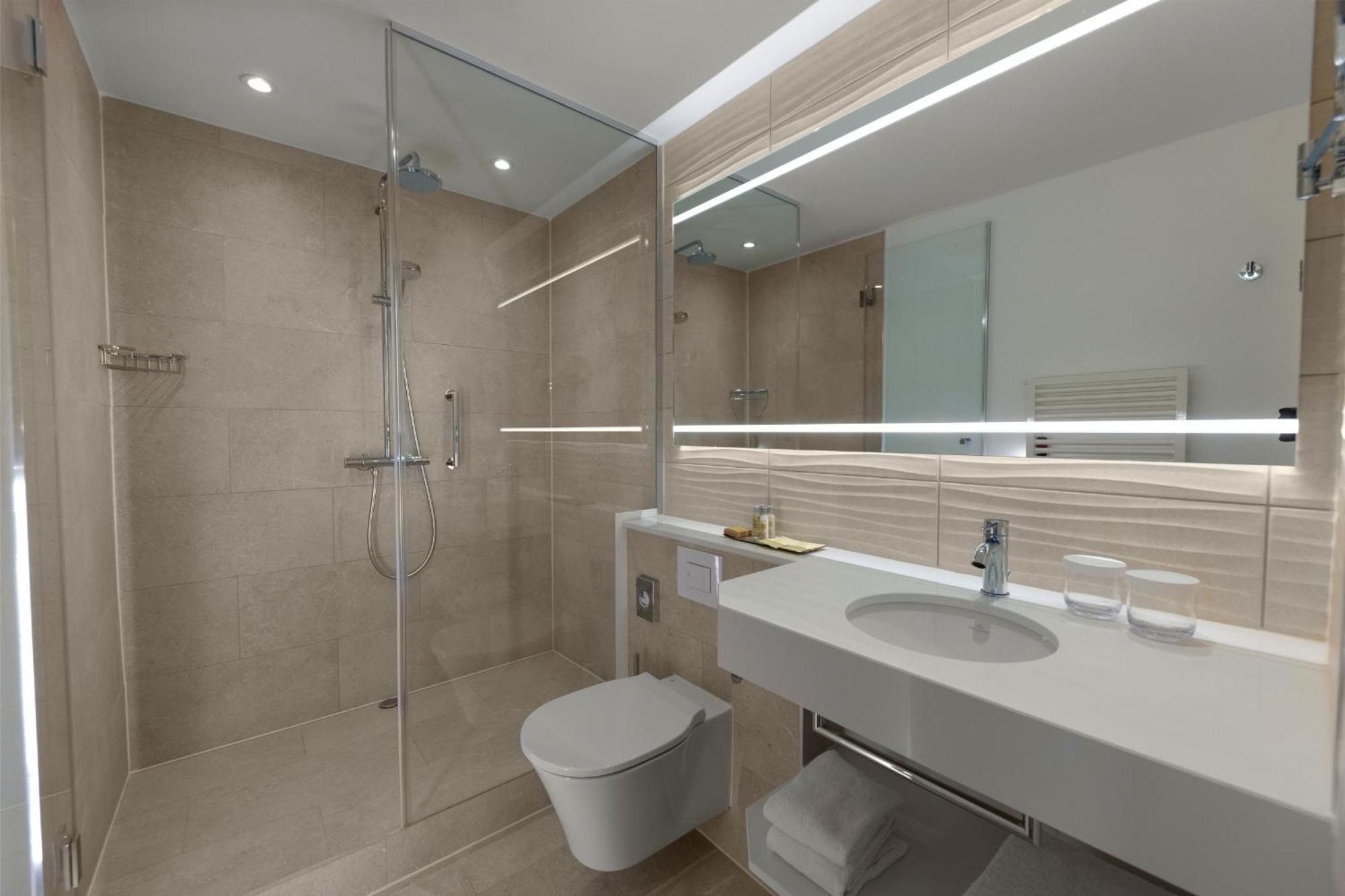 Hotel Doubletree By Hilton Schweizerhof 4*